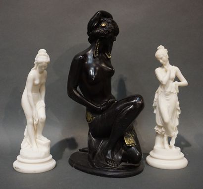 null Manette de statuettes de femmes (acc.), service à liqueur, faïences et dive...