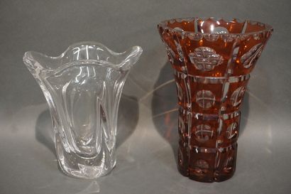 null Miroir de Venise ovale (accidenté) et deux vases en cristal. 28 cm et 24 cm