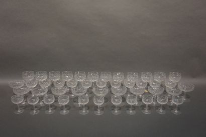 null Service de verres en cristal taillé. Cristal Saar VB. 46 pièces (11 coupes,...