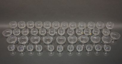 null Service de verres en cristal taillé. Cristal Saar VB. 46 pièces (11 coupes,...