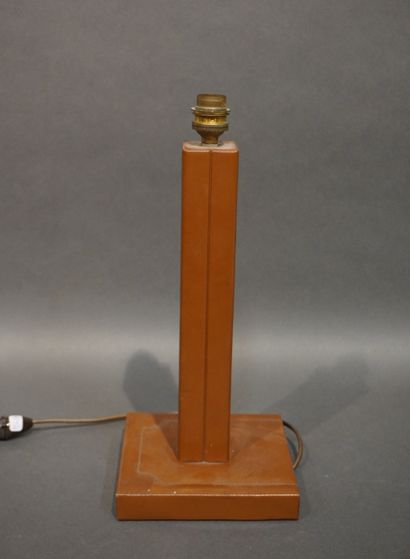 LE TANNEUR Pied de lampe en cuir marron Le Tanneur. 34,5 cm