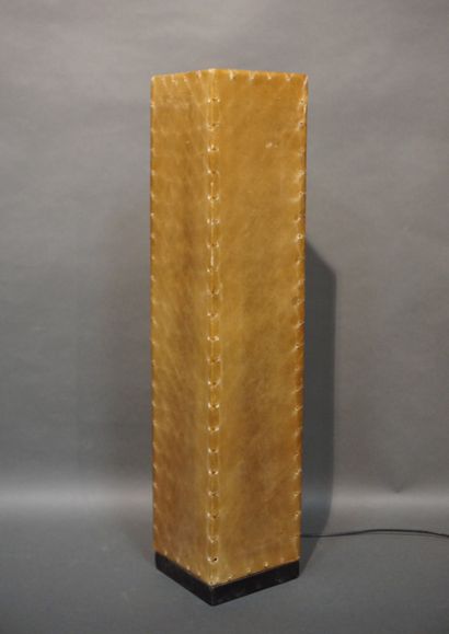 Lampe design en résine (usure). 94 cm