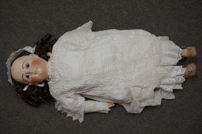 JUMEAU Poupée à tête en porcelaine Jumeau (accidentée). 68 cm