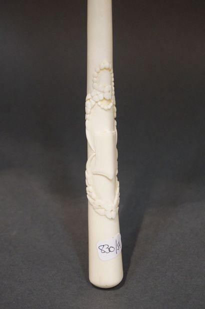Ombrelle Ombrelle à manche en os sculpté. 53 cm