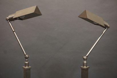 null Paire de lampadaires articulés en métal chromé (usures). 140x25x25 cm