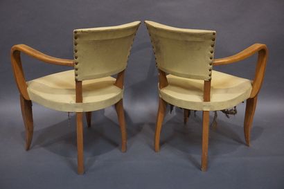 FAUTEUILS Paire de fauteuils bridges garnis de skï jaune (usure). 80x58x58 cm