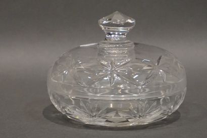 SAINT LOUIS Bonbonnière en cristal de Saint Louis. 11x13 cm