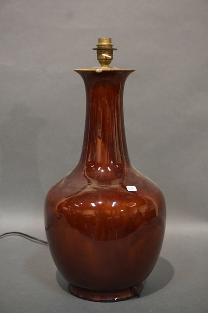Lampe Lampe en céramique brune (égrenures). 48 cm