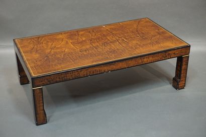 null Table basse en laque brune de style chinois. 35x110x60 cm