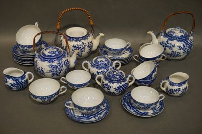 null Japanese porcelain tea and coffee set (acc.).