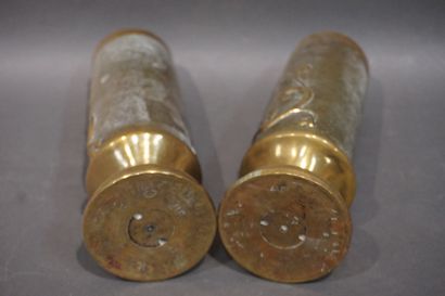 null Paire de douilles d'obus ouvragées "1914-1918". 29 cm