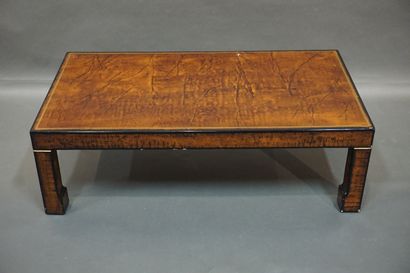 null Table basse en laque brune de style chinois. 35x110x60 cm