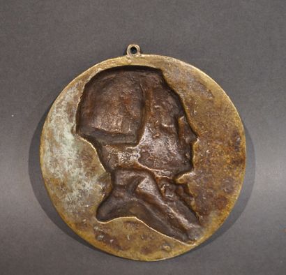 Robespierre Profil de Robespierre en bronze signé David 1835. 14 cm