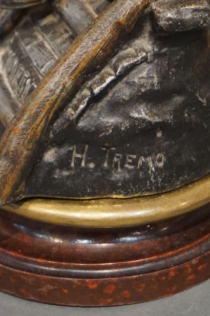 H. TREMO (D'après) "Sauvetage, pompier et enfant", régule. 47 cm