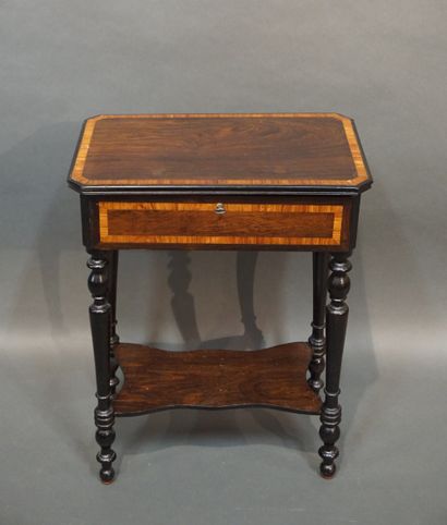 null Table à ouvrage à abattant en bois de placage (usures). 61x47,5x30 cm