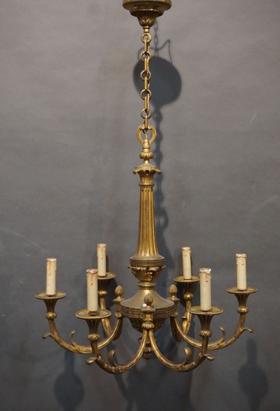 LUSTRE Lustre en bronze à six bras de lumière. 100x65 cm