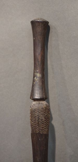 *Bâton Bâton en bois sculpté d'un visage africain. 83 cm