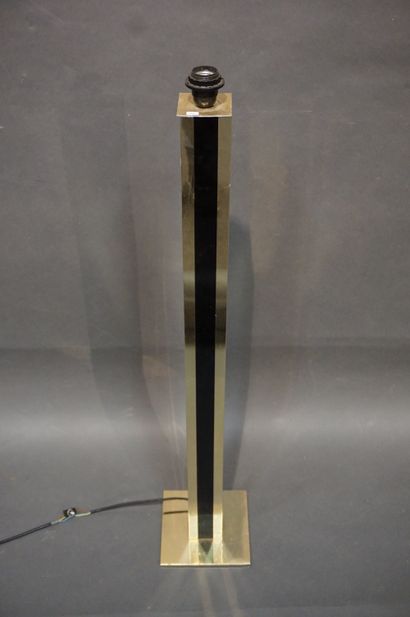 null Lampadaire en plastique noir et doré (usures). 110 cm
