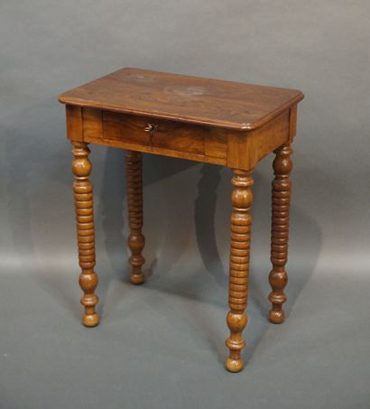 null Petite table rectangulaire en placage d'acajou à un tiroir et pieds en bois...