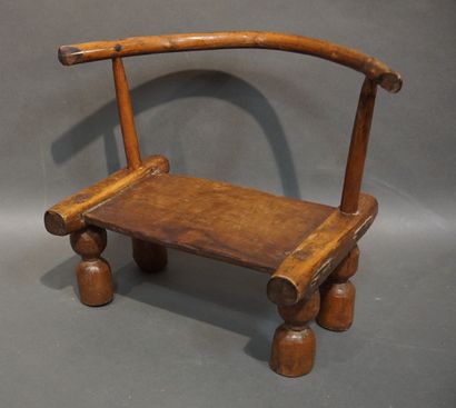 BAOULE 
Chaise traditionnelle africaine en bois naturel. Côte d'Ivoire. 36x47x33...
