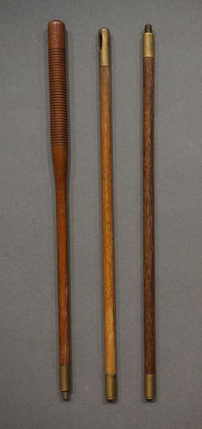 Bâton Bâton en trois éléments vissés en bois et laiton. 85 cm