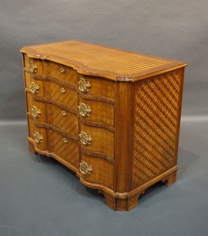 COMMODE Chest of drawers in checkerboard veneer and mahogany; rectangular in shape,...