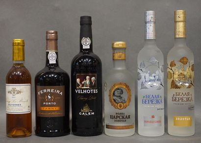 null Manette de six bouteilles, trois vodka, deux Porto (Ferreira et Velhotes) et...