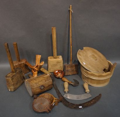 Manette d'outils en bois, maillets, hachoirs,...