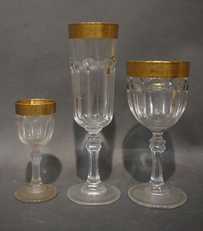 null Handle of service of glasses out of crystal with gilded decoration, eleven flutes,...