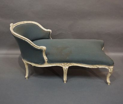 null Armchair with elongated seat or element of duchess broken in carved wood lacquered...