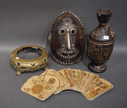 
Turtle shell mask and metal, antique style...