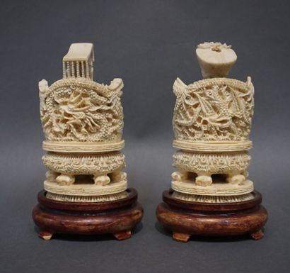 ASIE Paire de figurines asiatiques: "Couple de dignitaires". 13 cm