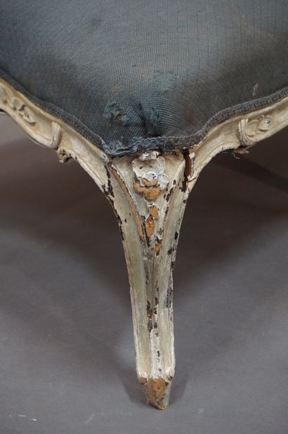  Fauteuil à assise allongée ou élément de duchesse brisée en bois sculpté laqué blanc...
