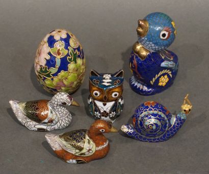 null Five small animals and egg in cloisonne enamel. From 4 cm to 8 cm