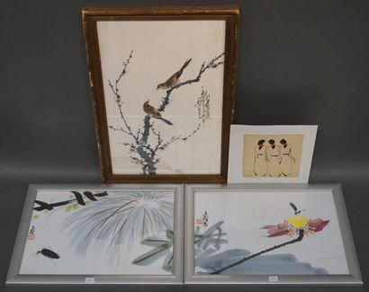 null Quatre peintures asiatiques: "Oiseaux sur une branche" (41x25,5 cm), "Trois...