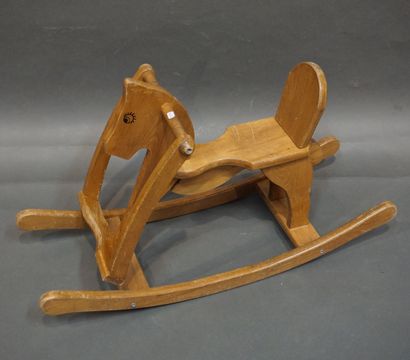 null Cheval à bascule en bois. 47x78x31 cm