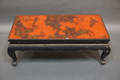 null Asian coffee table in black lacquered wood decorated with mountainous landscape...