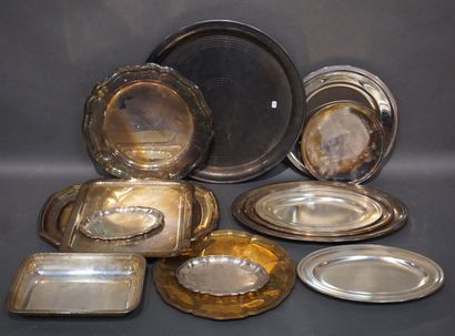 MÉTAL ARGENTÉ Handle of silver plated metal dishes.