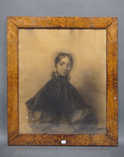 null "Portrait de femme - Henriette de Lory (?) -", fusain, (usures, taché). 43x36...