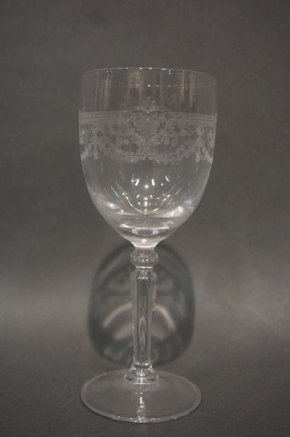 null Service de verres en cristal à décor de guirlandes. 24 pièces: 6 verres à orangeade,...