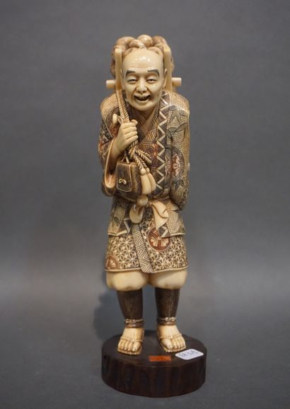  Statuette japonaise: "Porteur, une échelle et un sac sur le dos". 24 cm