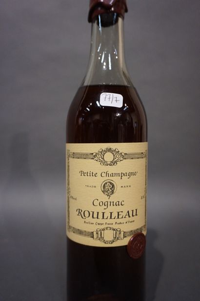 null 1 bouteille (0,70 L) ROULLEAU, Cognac Petite Champagne. Dans son coffret en...