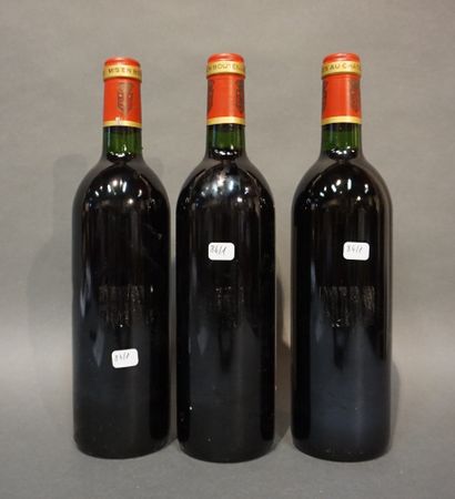 null 3 bouteilles CH. ANGELUS, Saint-Emilion Grand Cru 1989.