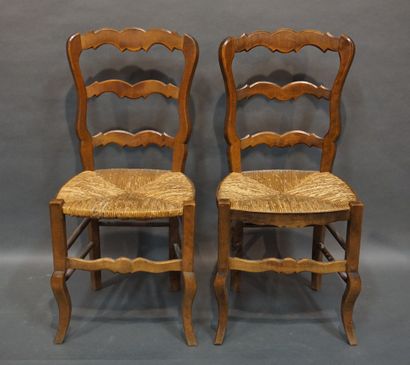 null Paire de chaises paillées en bois naturel de style Louis XV. 91 cm