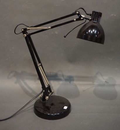 null Lampe de bureau articulée en métal noir. 45 cm