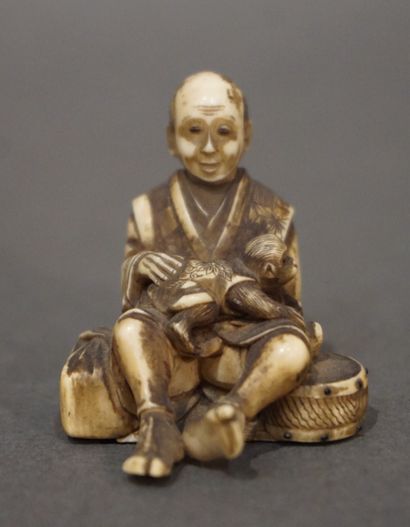 null Figurine asiatique: "Homme au singe". 4 cm