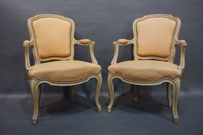null Quatre fauteuils cabriolets en bois laqué blanc de style Louis XV. 85,5x62x58...