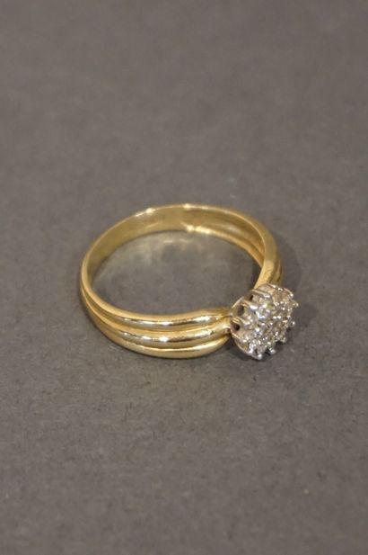 Bague Bague en or à trois anneaux sertie de dix - neuf petits diamants (4 grs)