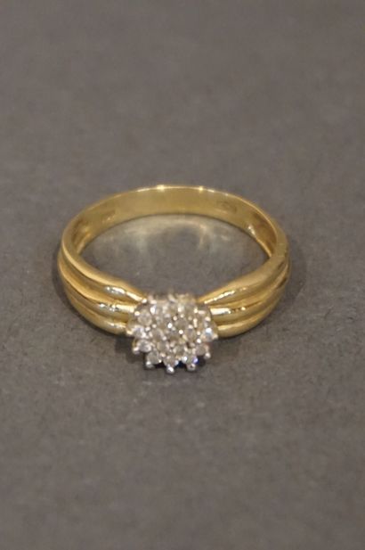 Bague Bague en or à trois anneaux sertie de dix - neuf petits diamants (4 grs)