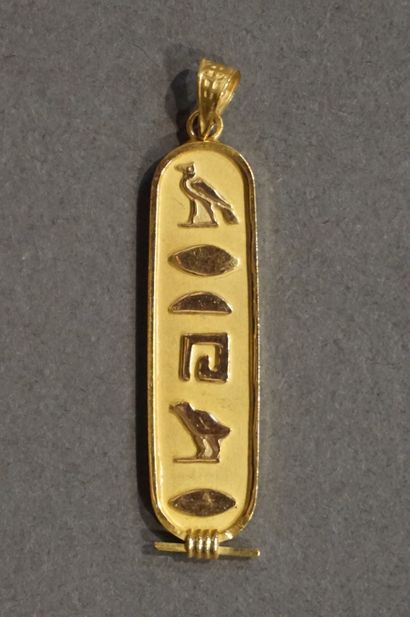 * Pendentif Pendentif en or en forme de cartouche egyptien (4grs)